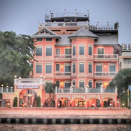 Hiranyakul House Hotel