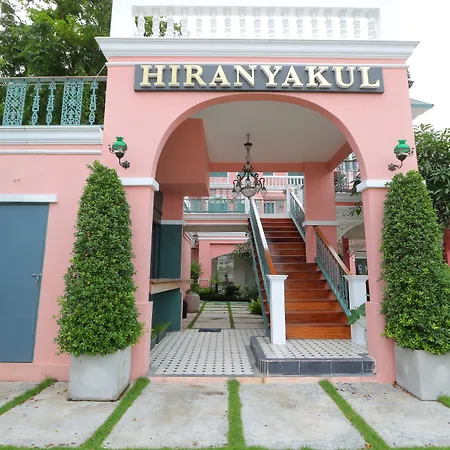 Hiranyakul House Riverside