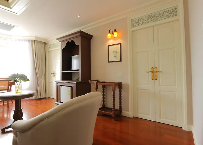 Hiranyakul House Riverside Hotel