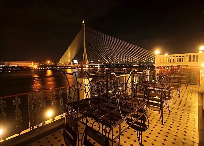 Hiranyakul House Riverside Hotel